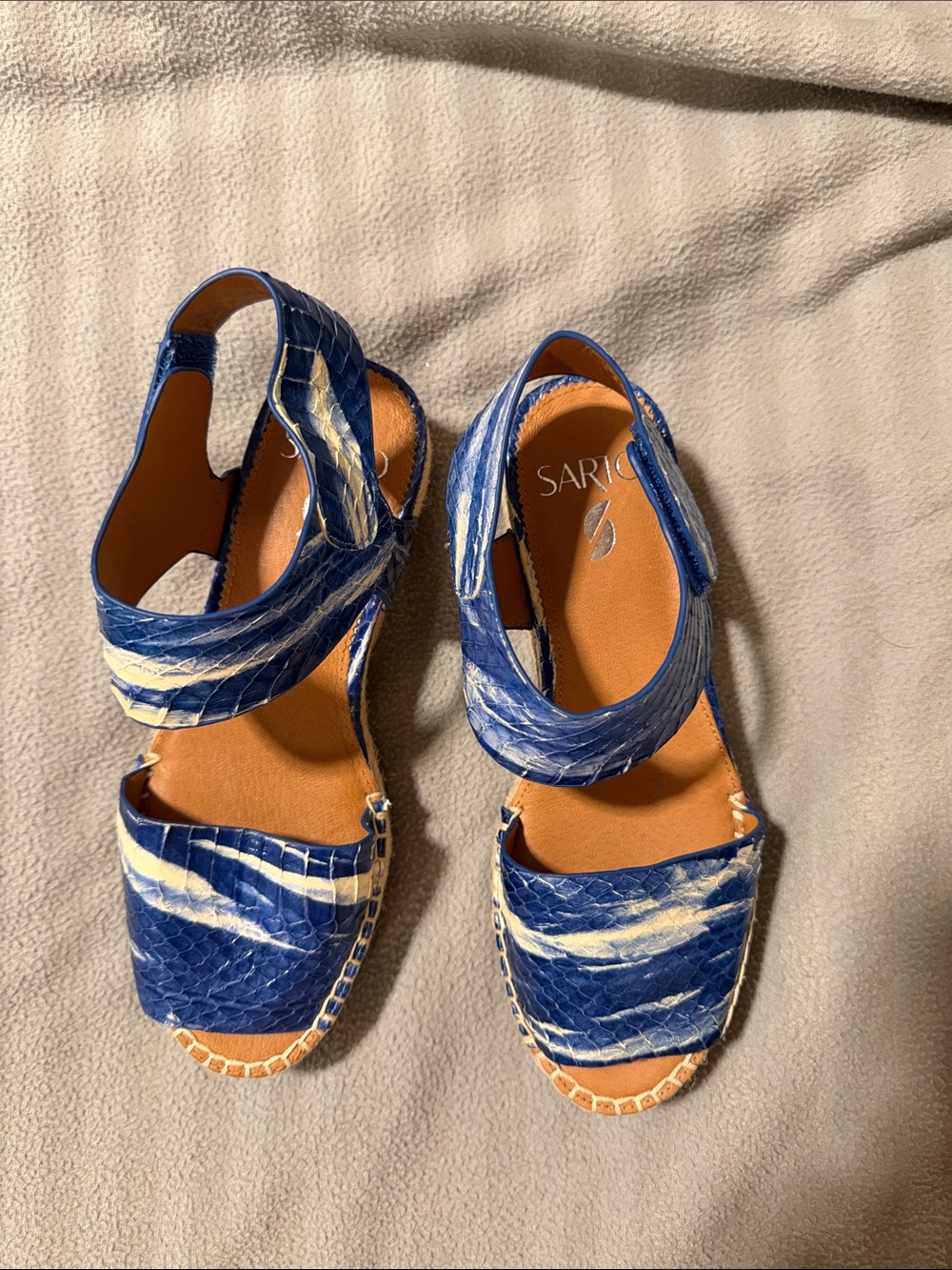 SARTO By Franco Sarto Blue & White Snake Print Wedge Sandals